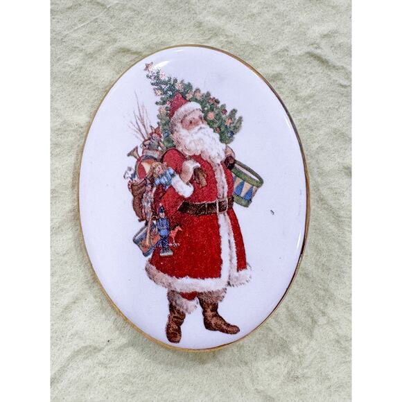 Vintage Oval Porcelain Santa Claus Brooch Pin - Picture 2 of 4